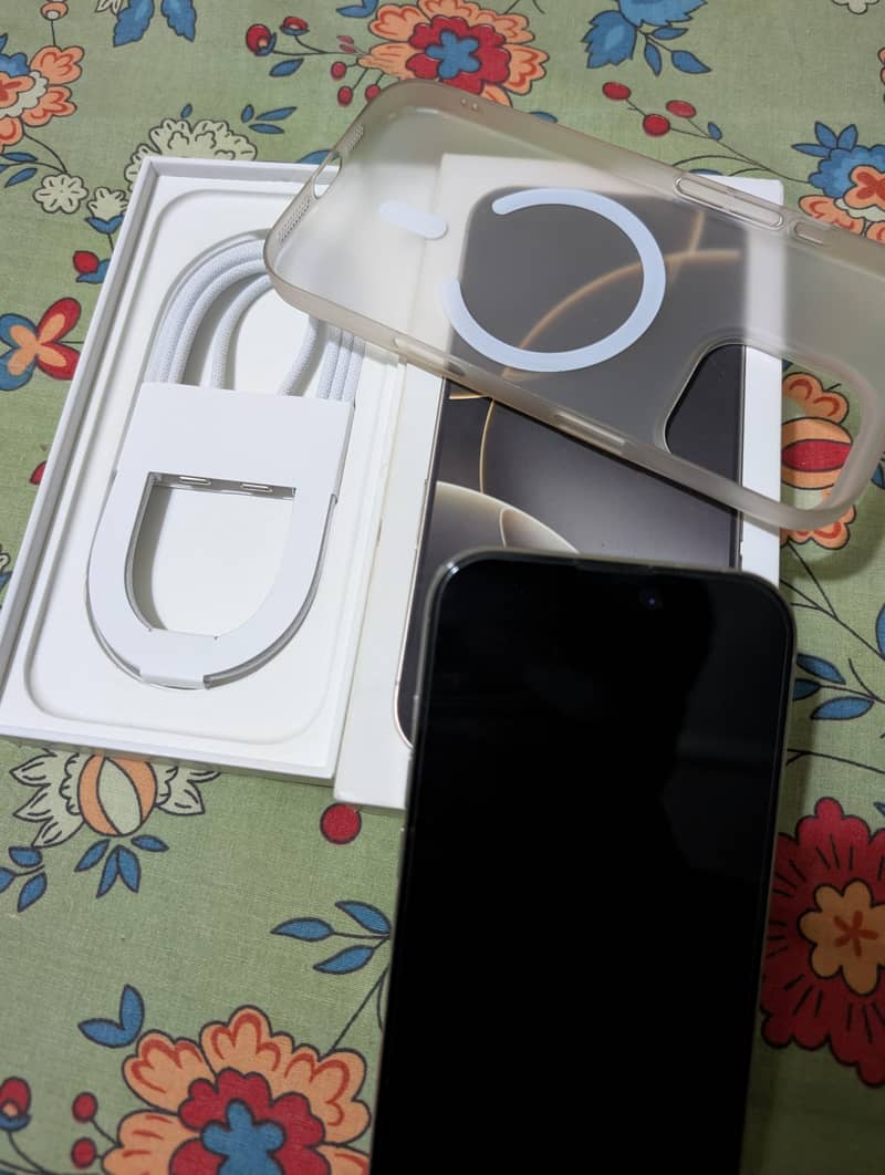 Apple iPhone 16 Pro 3