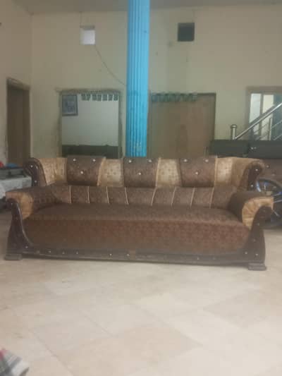 6 seater sofa condition used but 10/10 condition