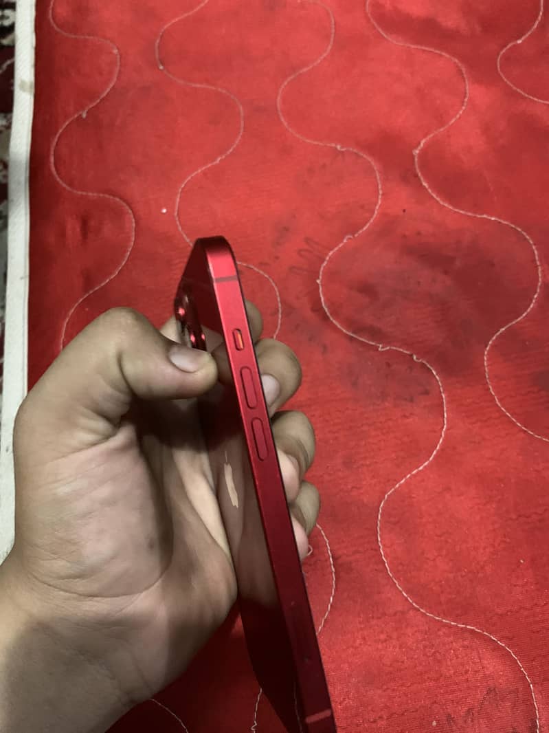 Apple iPhone 13 4