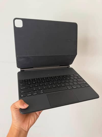 Apple Magic keyboard 11 and 12.9 inches working with iPad pro & air m2