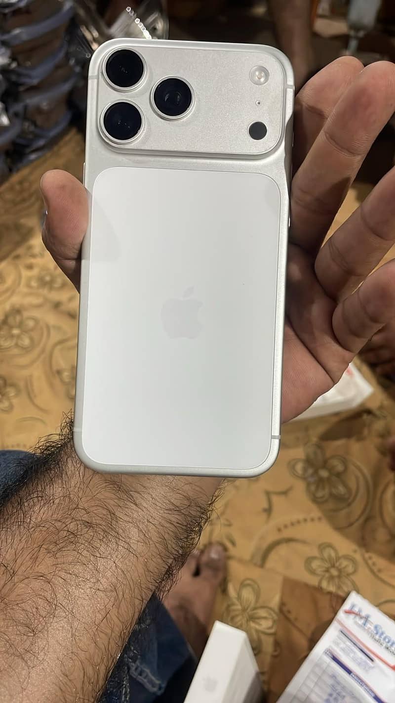 Apple iPhone 17 Pro Max 0