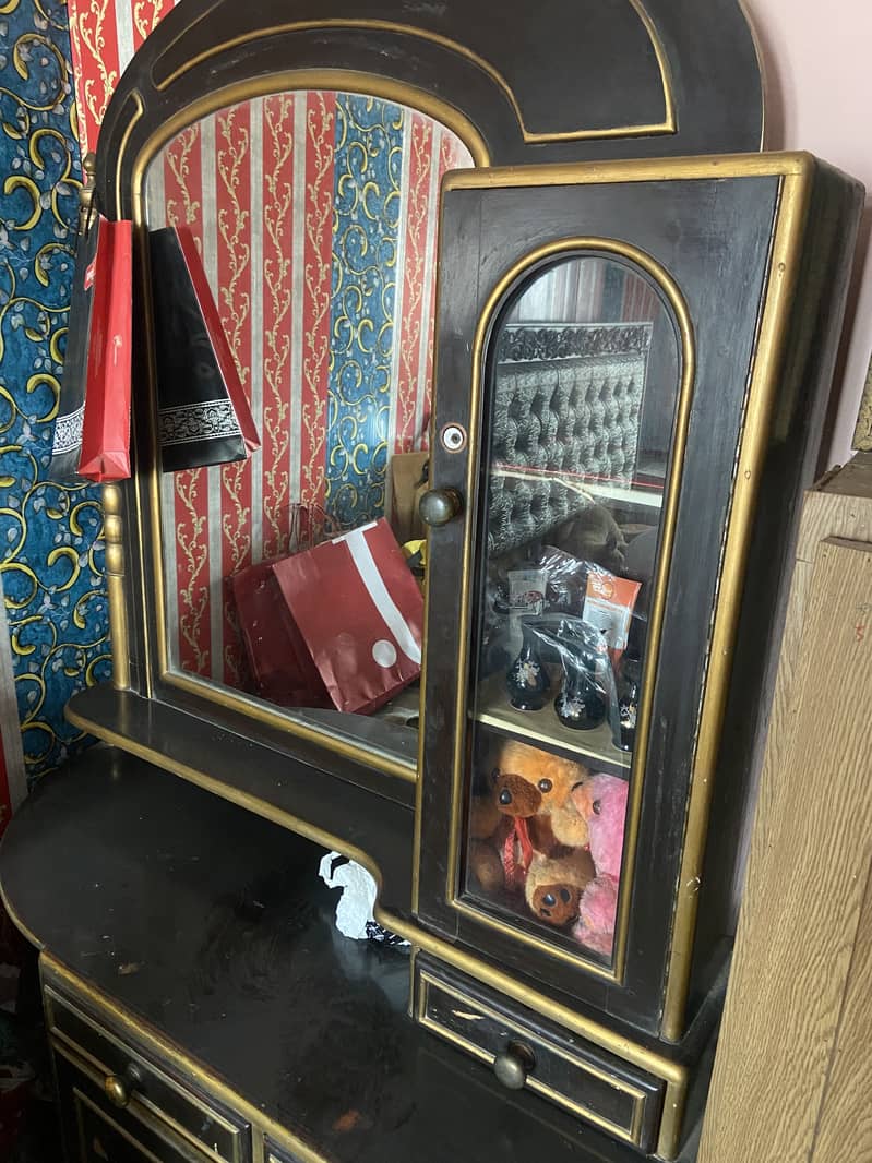 Dressing table 0