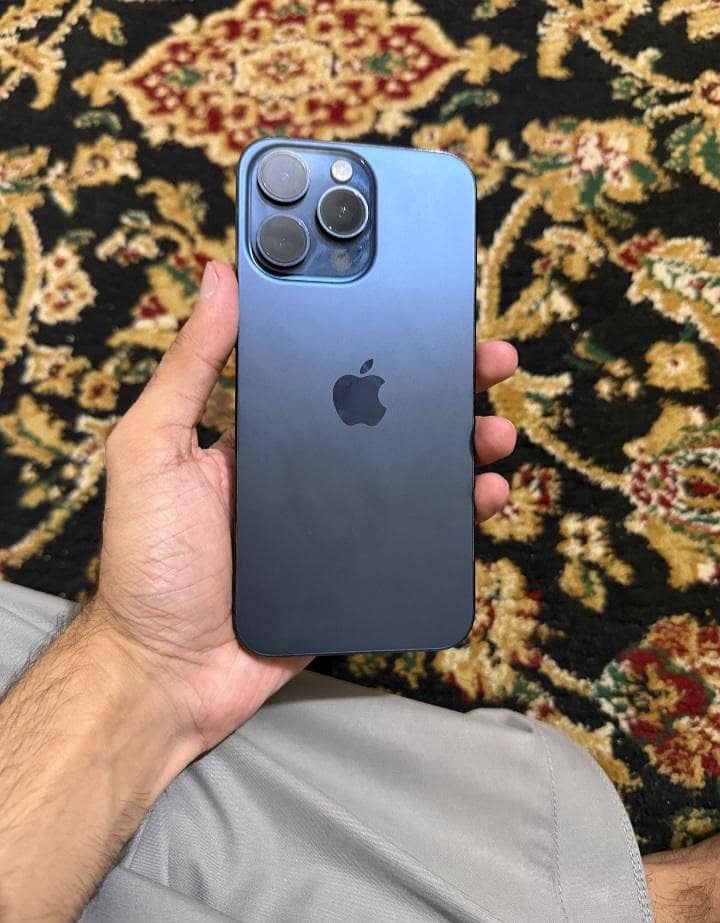 Apple iPhone 15 Pro Max 0