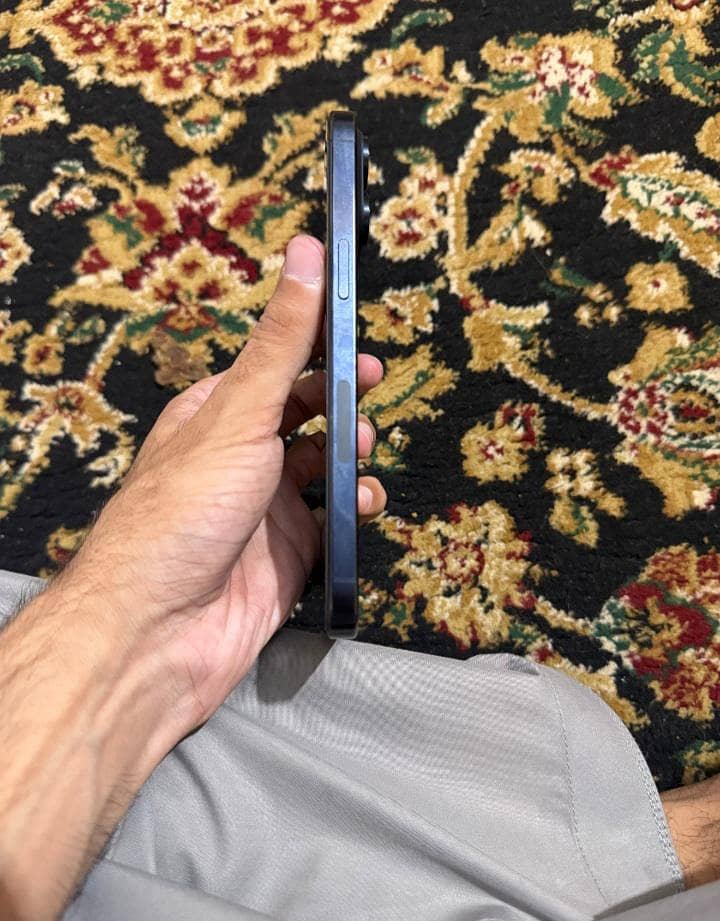 Apple iPhone 15 Pro Max 4