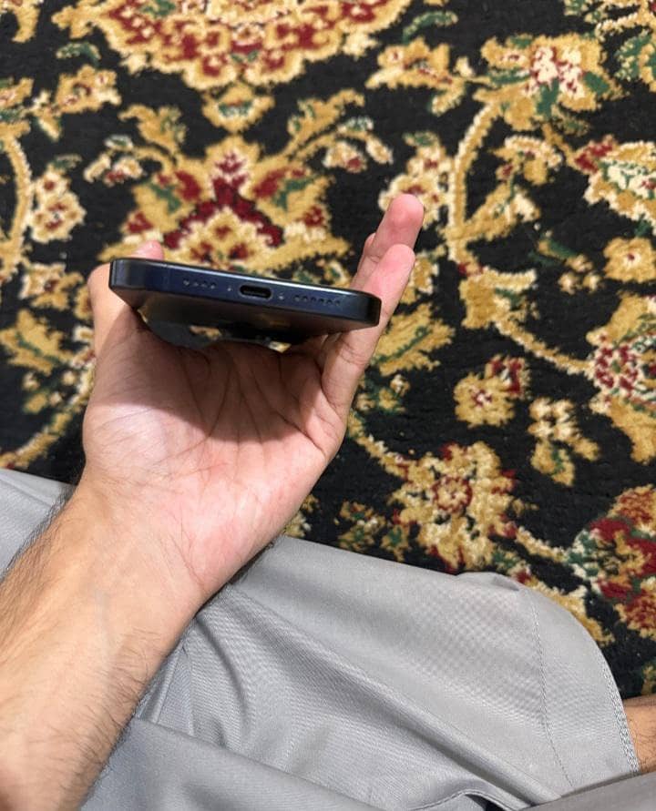 Apple iPhone 15 Pro Max 6