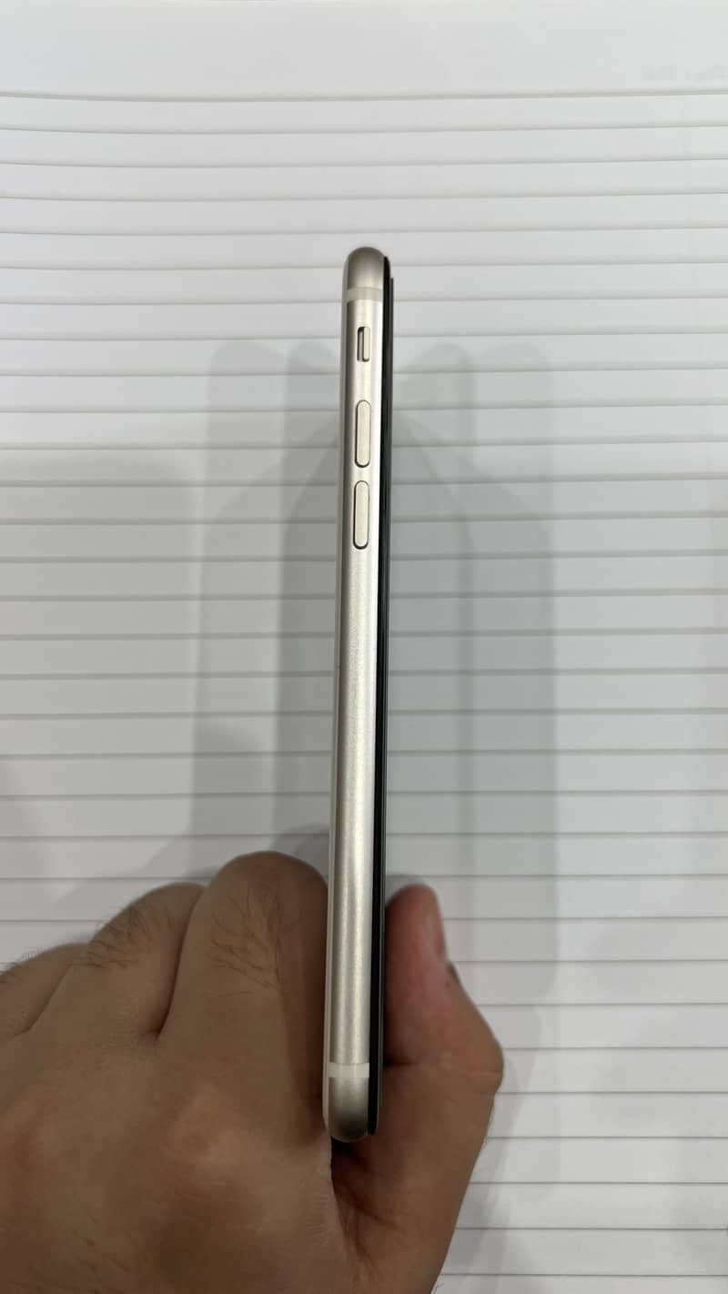 Apple iPhone SE 3 4