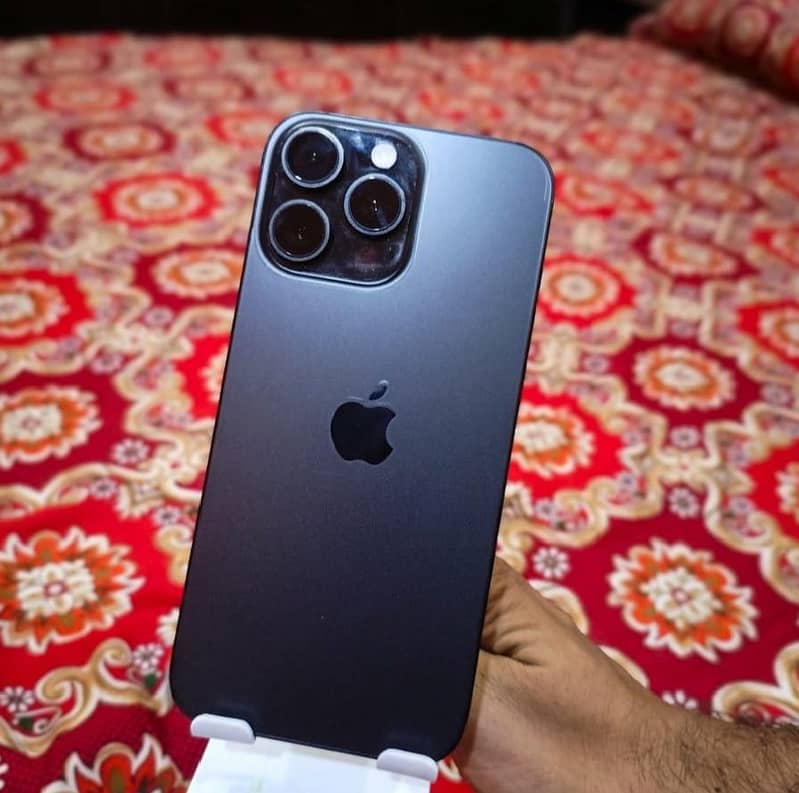 iPhone 16 Pro Max 3
