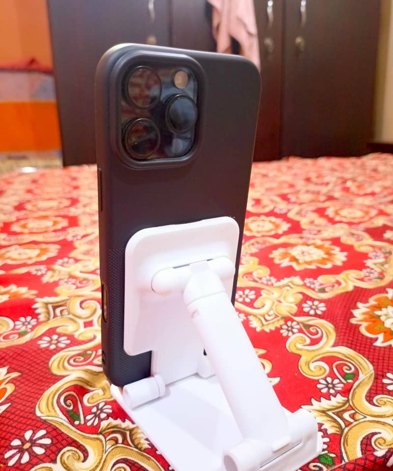 iPhone 16 Pro Max 5