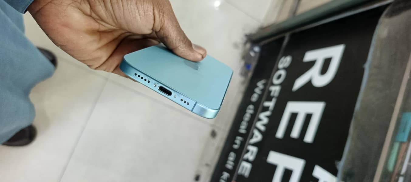 Apple iPhone 16 2