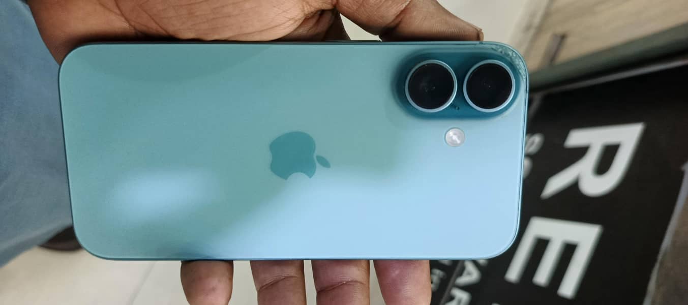 Apple iPhone 16 6