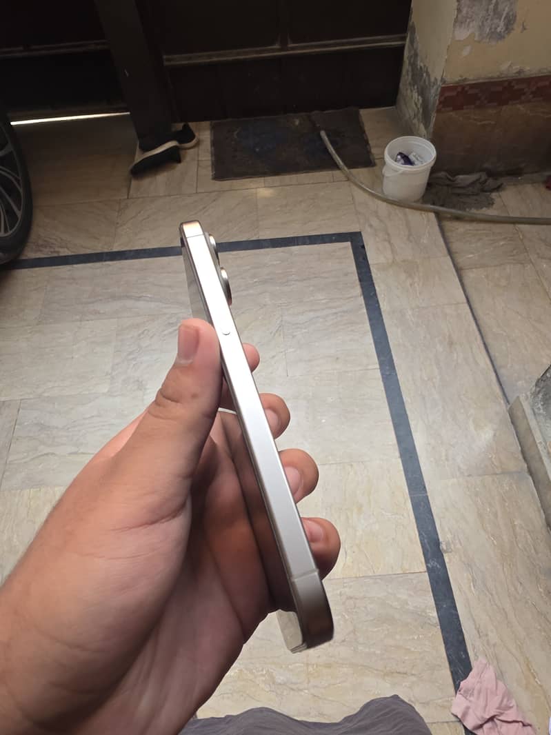 Apple iPhone 15 Pro Max 2