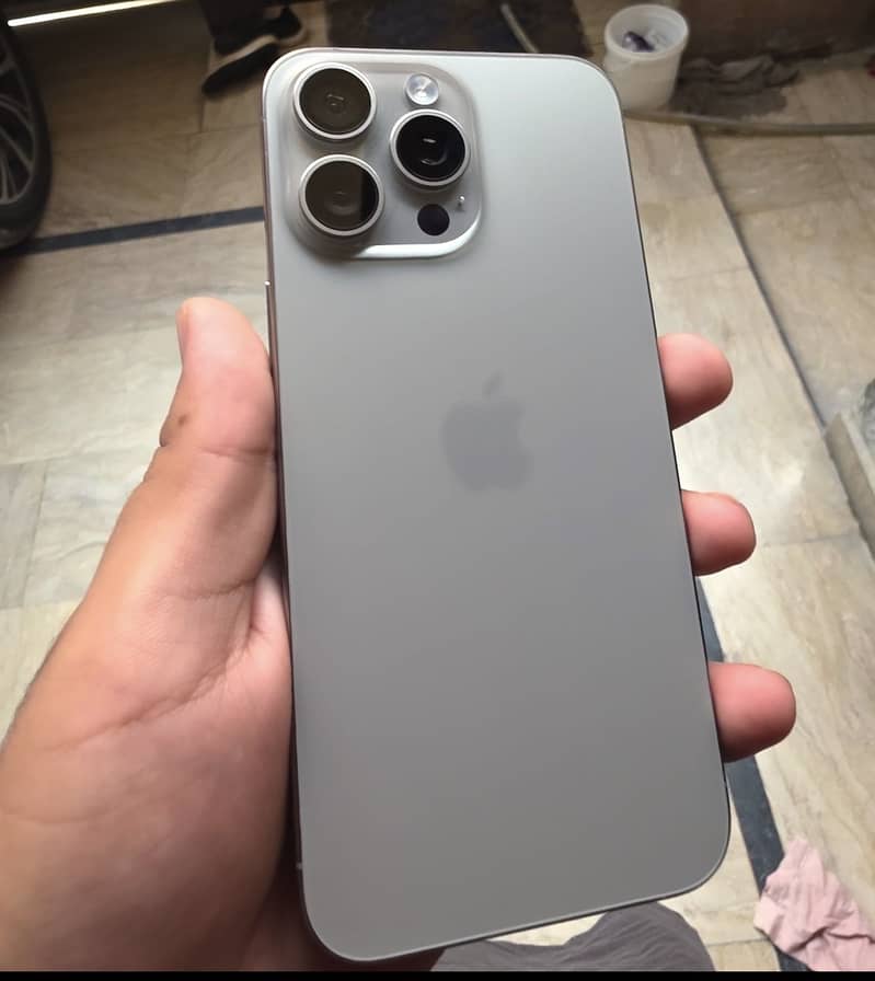 Apple iPhone 15 Pro Max 3