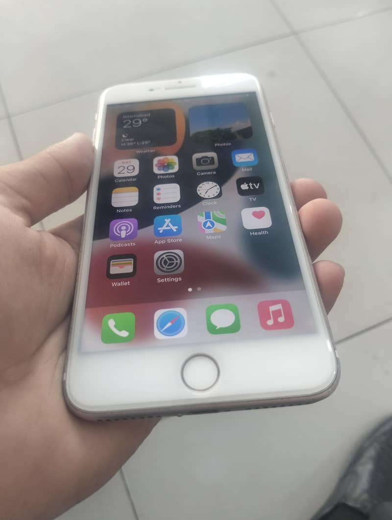 Apple iPhone 7 Plus 1