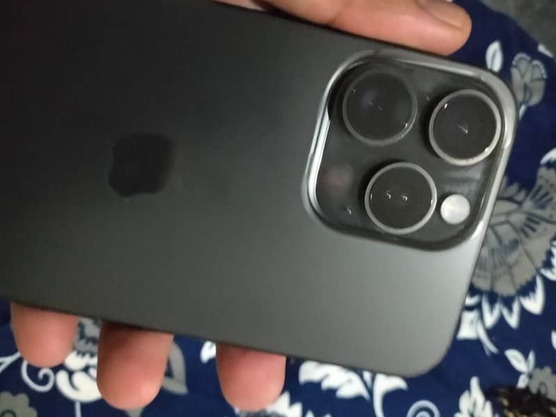 Apple iPhone 15 Pro Max 0