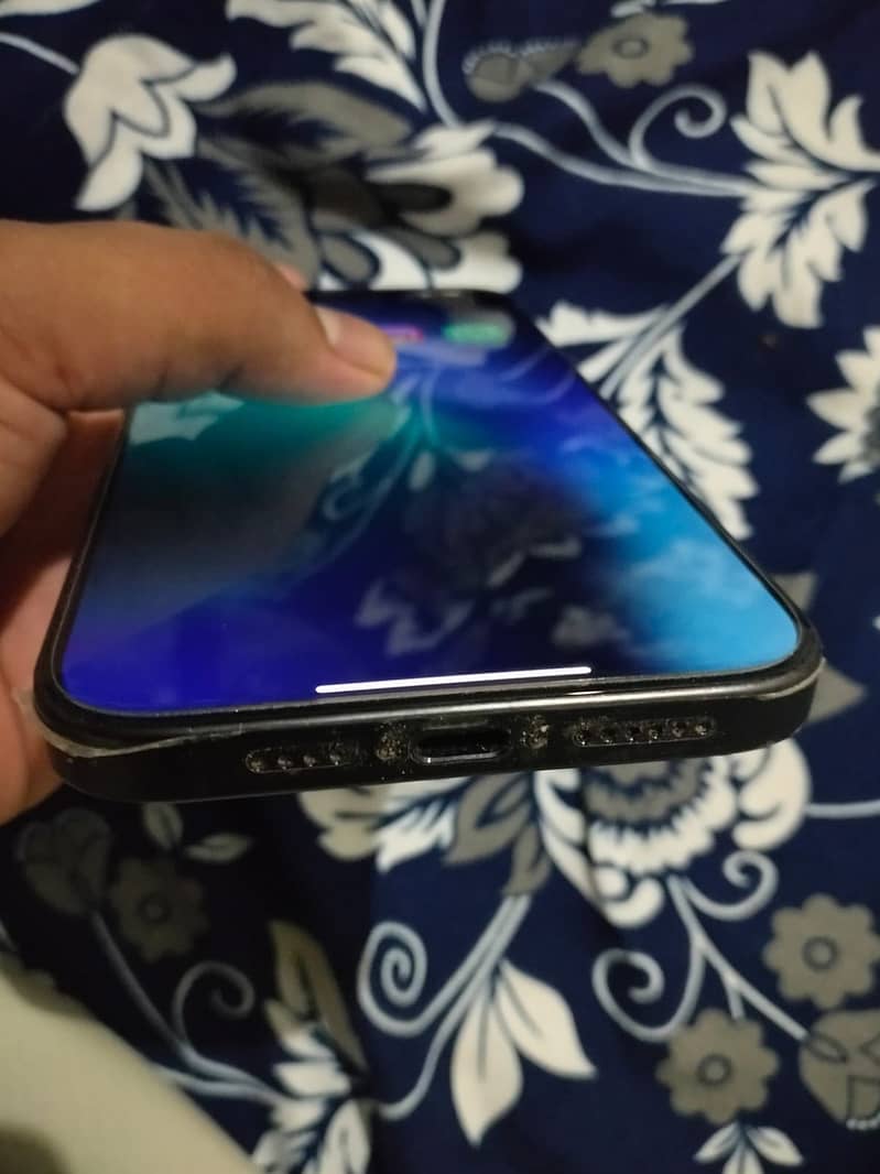 Apple iPhone 15 Pro Max 2