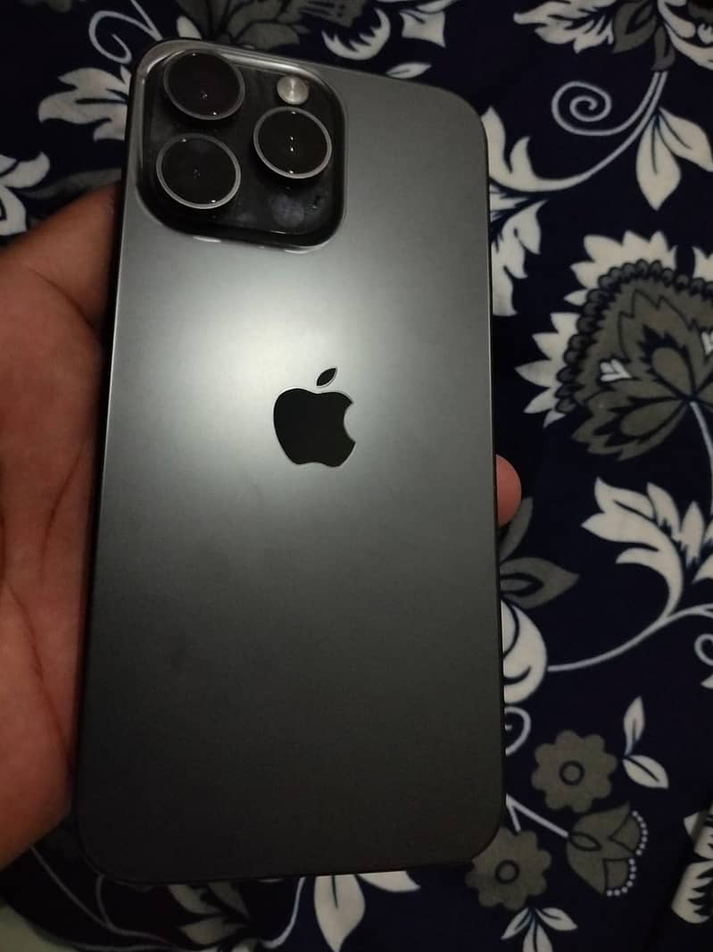 Apple iPhone 15 Pro Max 6