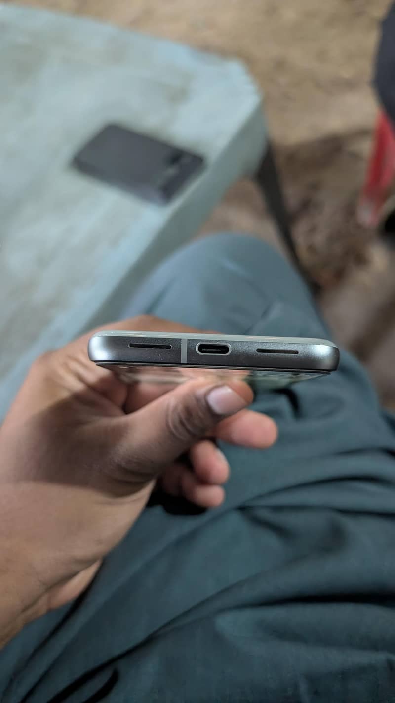 Google Pixel 8 4