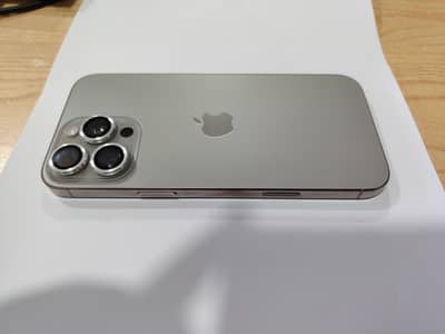 Apple iPhone 16 Pro Max