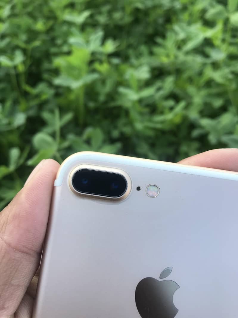 Apple iPhone 7 Plus 6