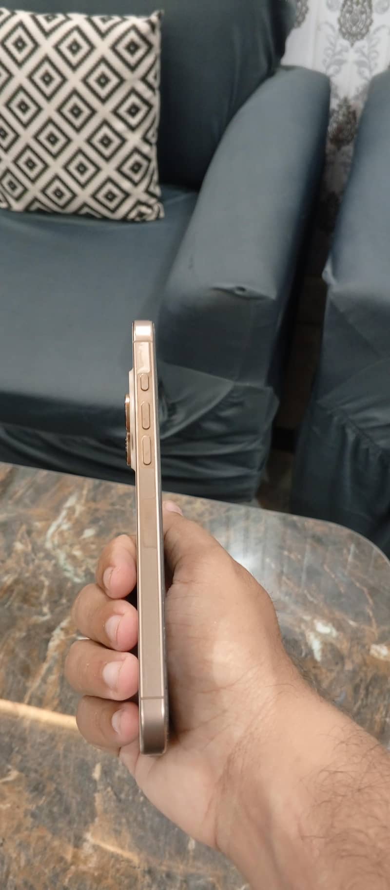 Apple iPhone 16 Pro Max 1