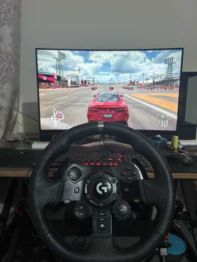 Logitech G923 steering wheel with shifter
