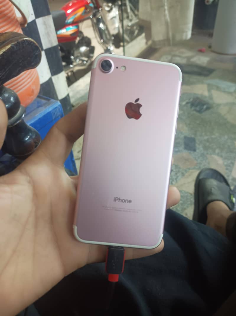 Apple iPhone 7 0