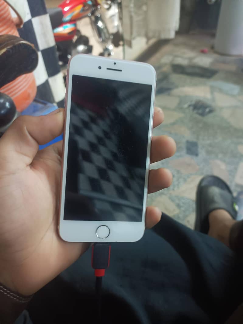 Apple iPhone 7 1