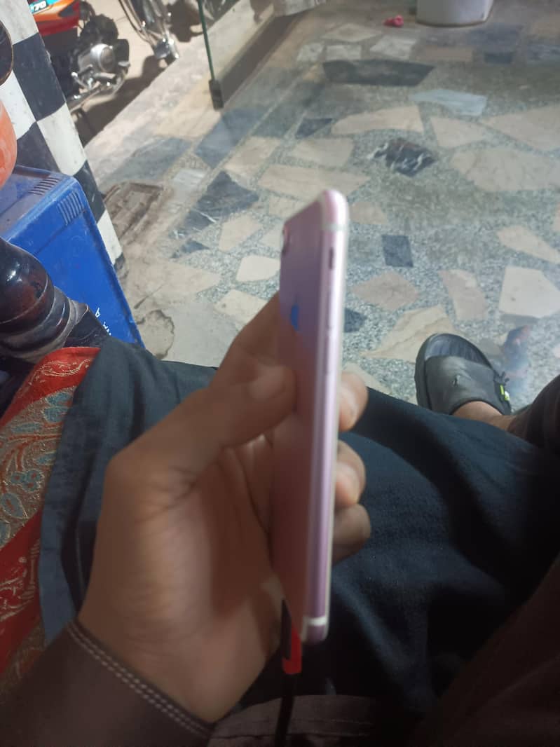 Apple iPhone 7 4