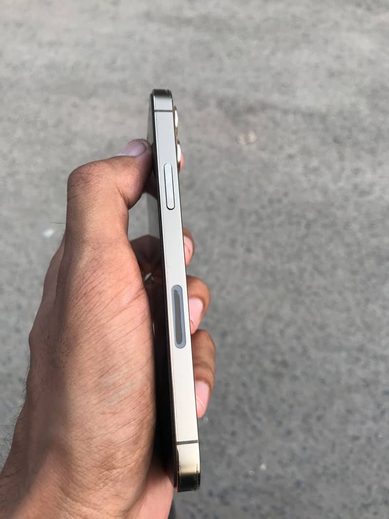 Apple iPhone 12 Pro 2