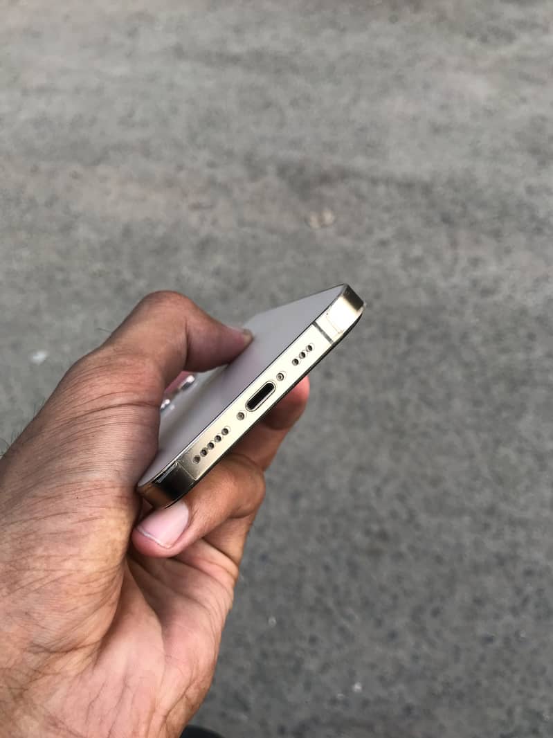 Apple iPhone 12 Pro 4