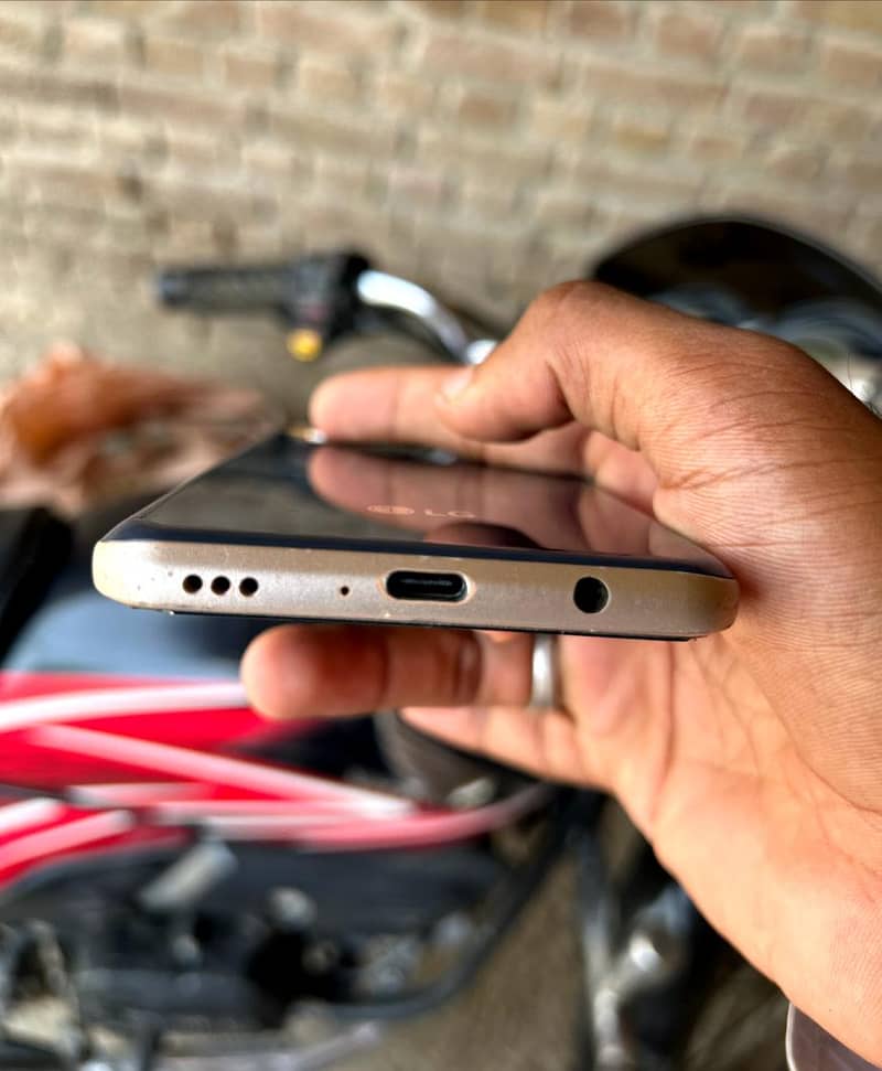 LG V60 ThinQ 5G 1