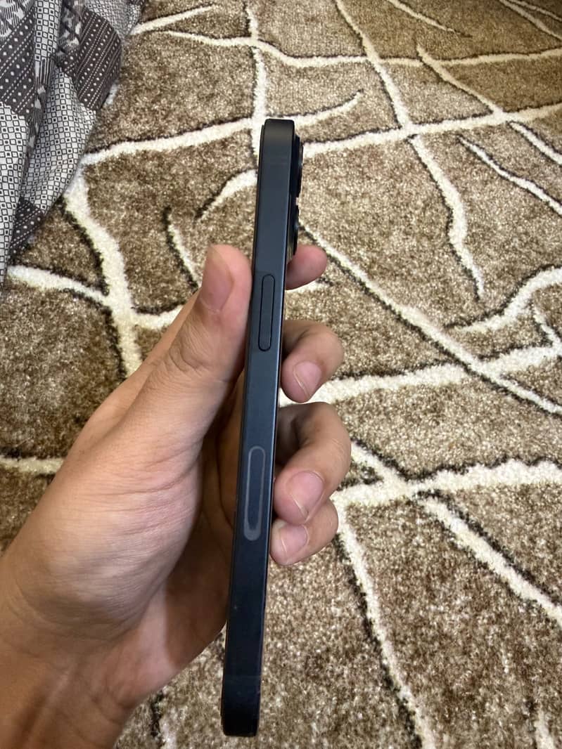 Apple iPhone 13 2