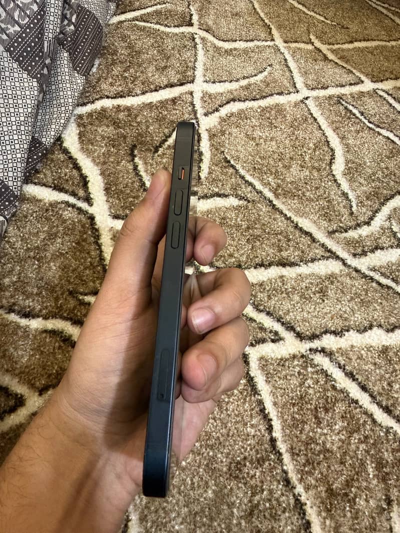 Apple iPhone 13 4