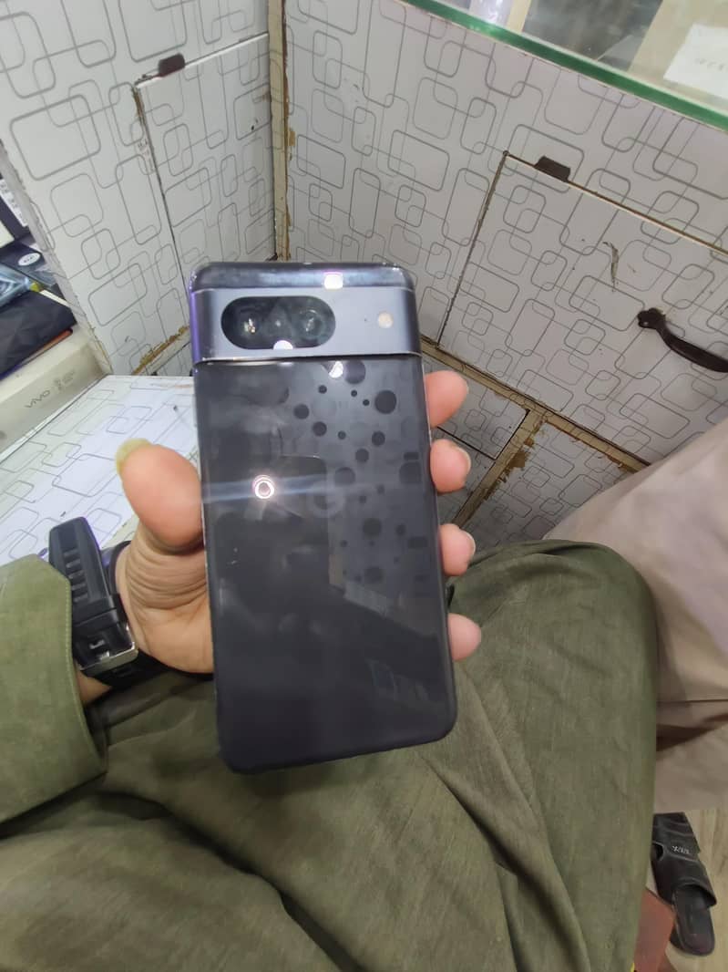 Google Pixel 8 4