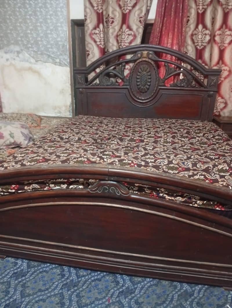 Bed and Dressing table 0