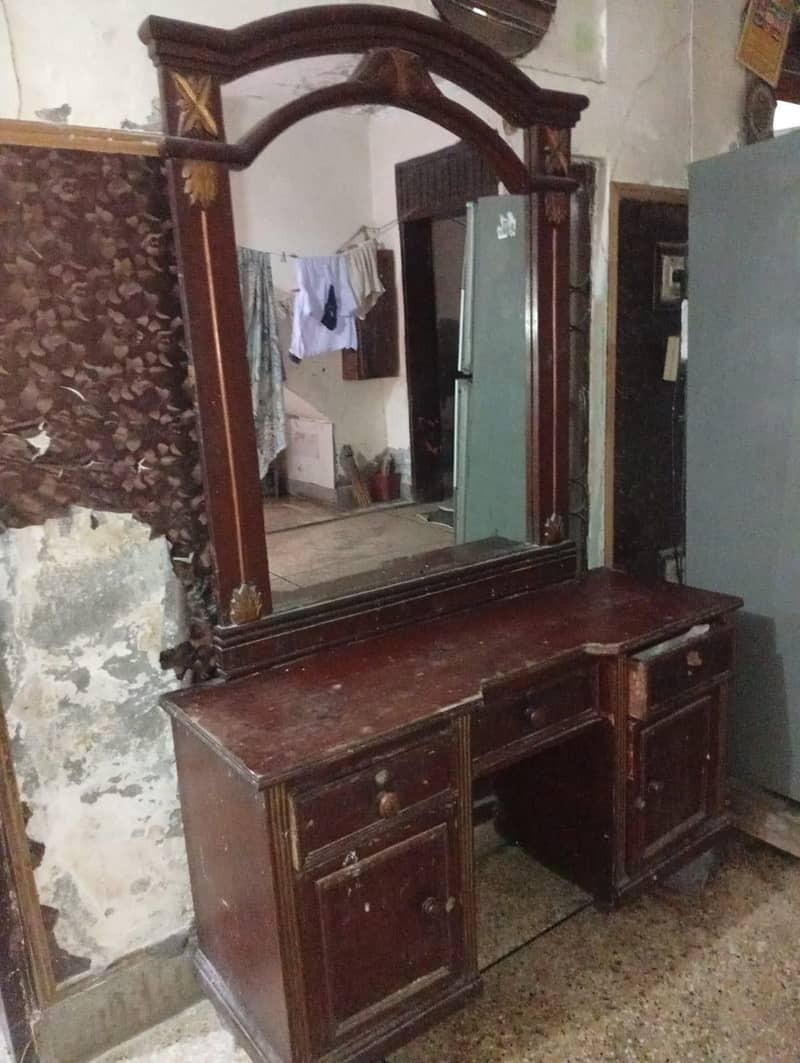 Bed and Dressing table 4
