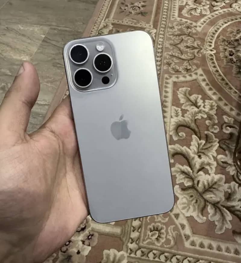 Apple iPhone 15 Pro Max 0