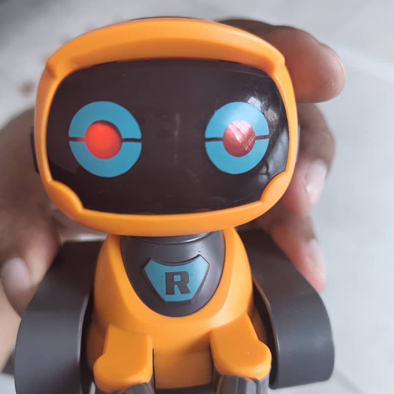 Tracking Robot on Wheels 1