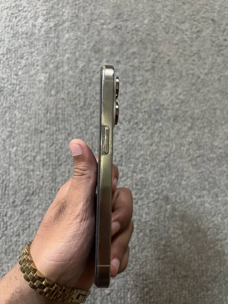 Apple iPhone 14 Pro 2