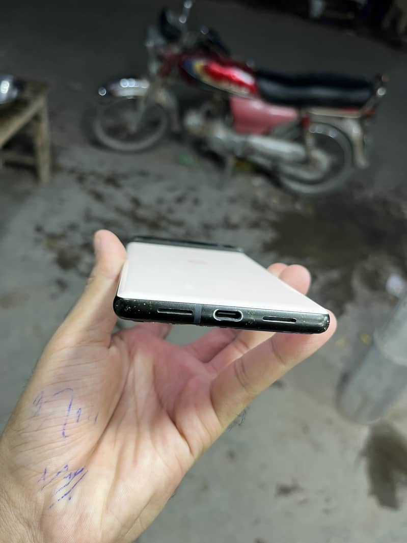 Google Pixel 6 4