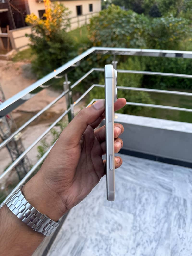 Apple iPhone 17 Pro Max 2