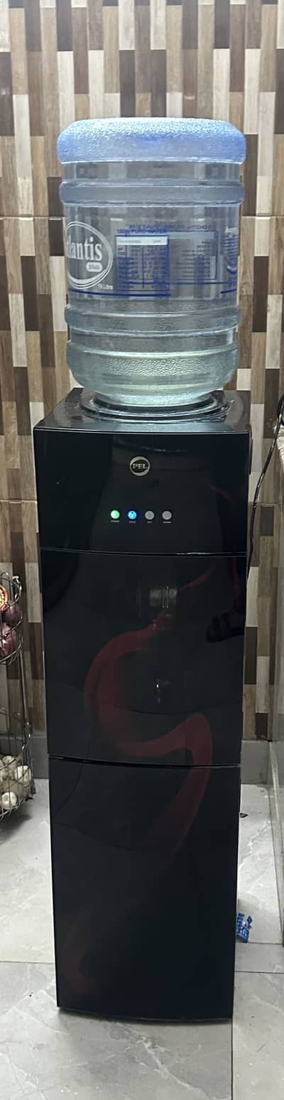 Pel water dispenser