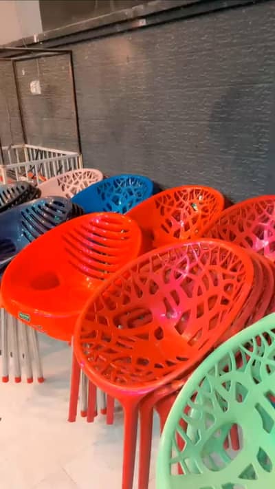 New chairs tables bazar sa discount par mil jay gy