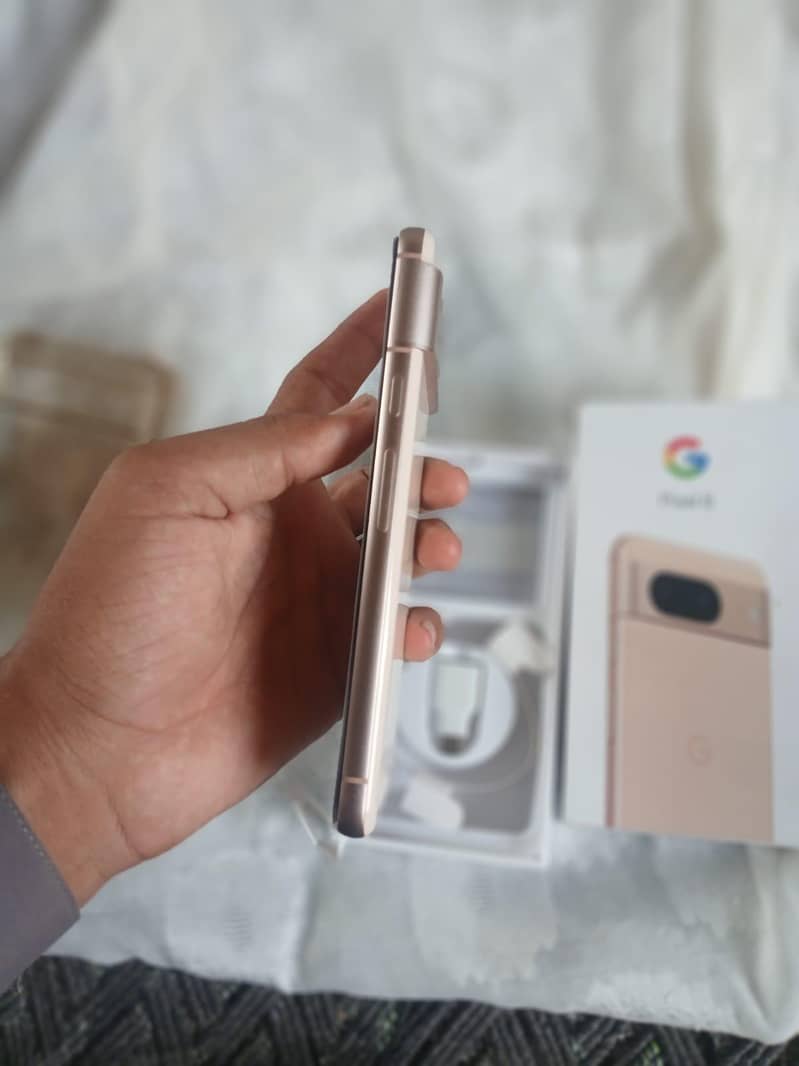 Google Pixel 8 4