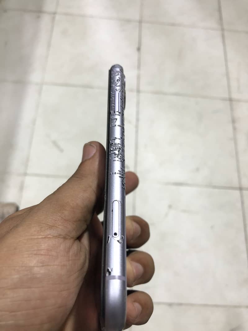 Apple iPhone 11 3