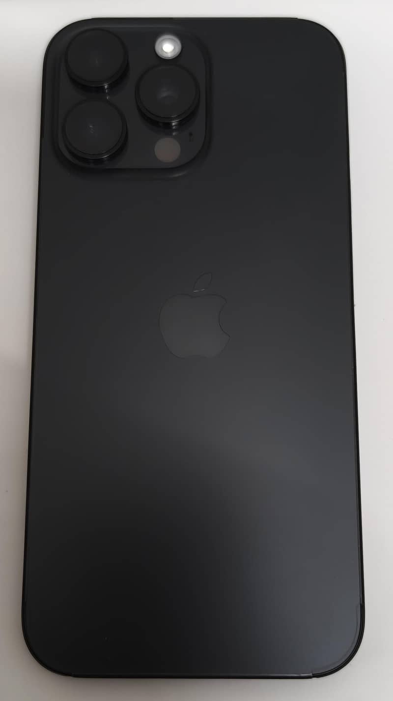 Apple iPhone 16 Pro Max 1