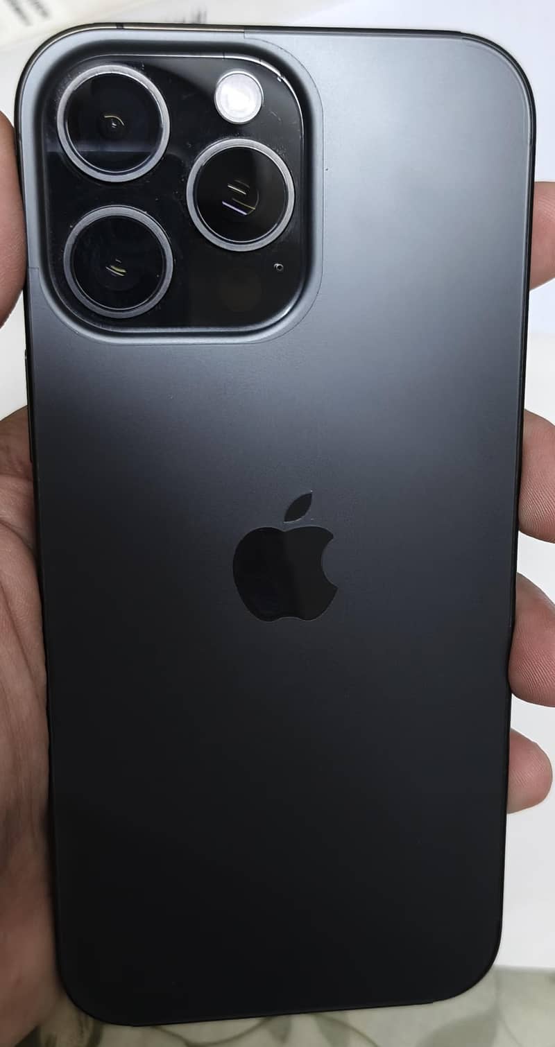Apple iPhone 16 Pro Max 3