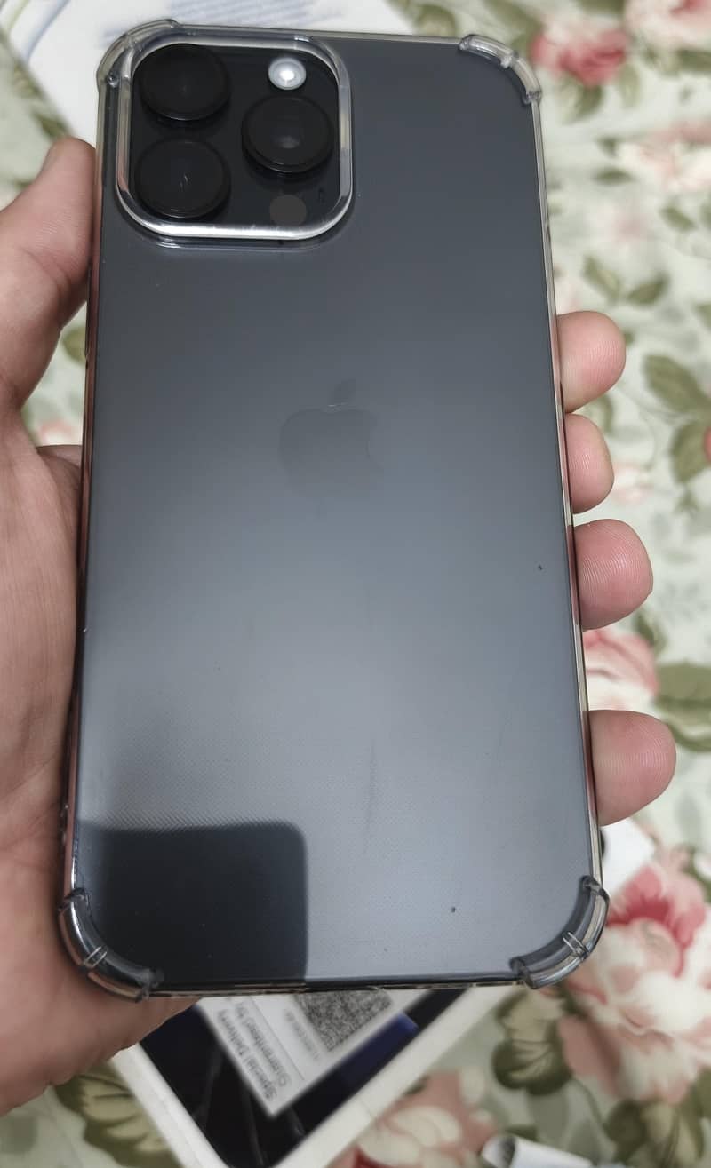 Apple iPhone 16 Pro Max 12