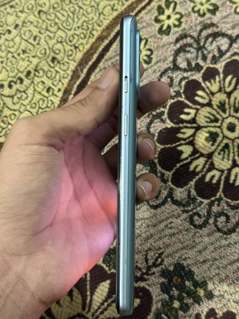 One Plus 9r 3