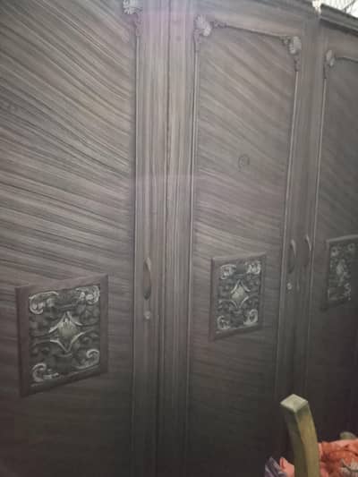 wardrobe 3 door separate.